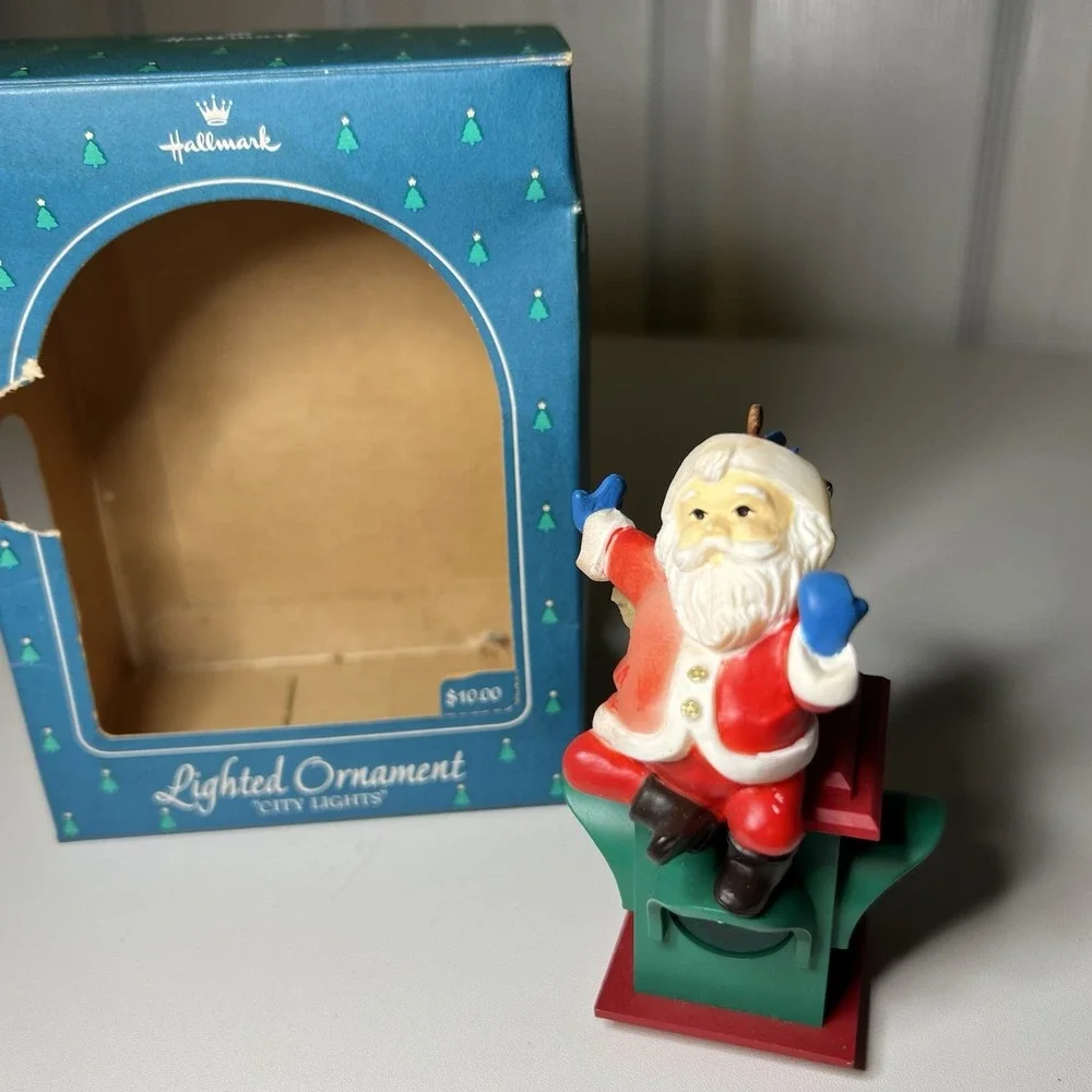 Vintage‎ Christmas ornament Hallmark City Lights Santa 1984 Hooks to Tree Lights
